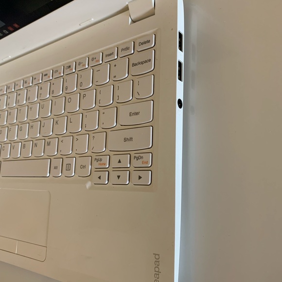 Lenovo Ideapad, & Intel inside, & Made 2017 - Picture 7 of 9